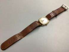A gentleman’s 1930’s 9 carat gold manual wind wristwatch, on leather strap, case diameter 28 mm