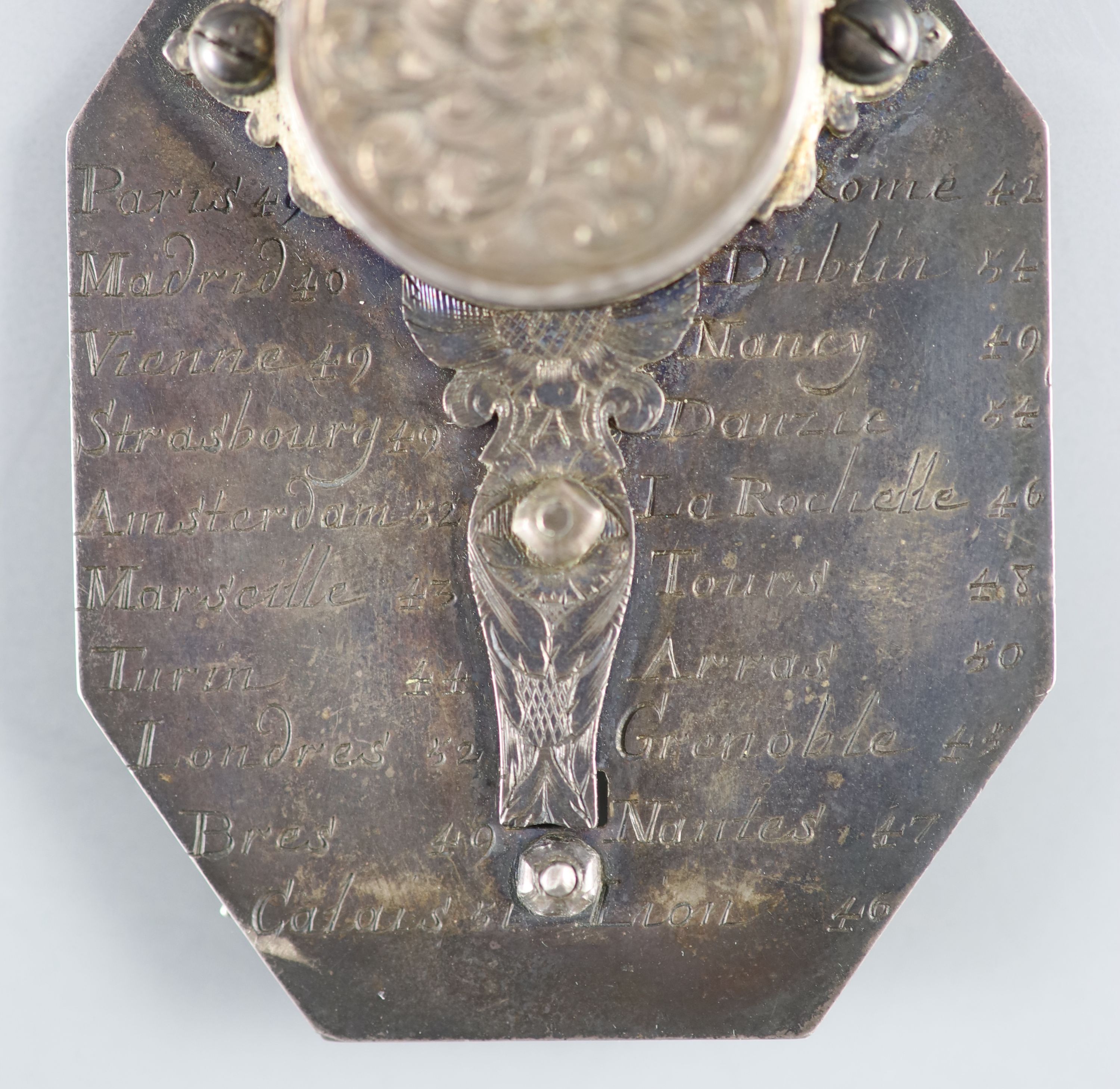 A cased French silver Butterfield-type pocket sundial / compass (scale) early 18th centuryInscribed - Image 5 of 7