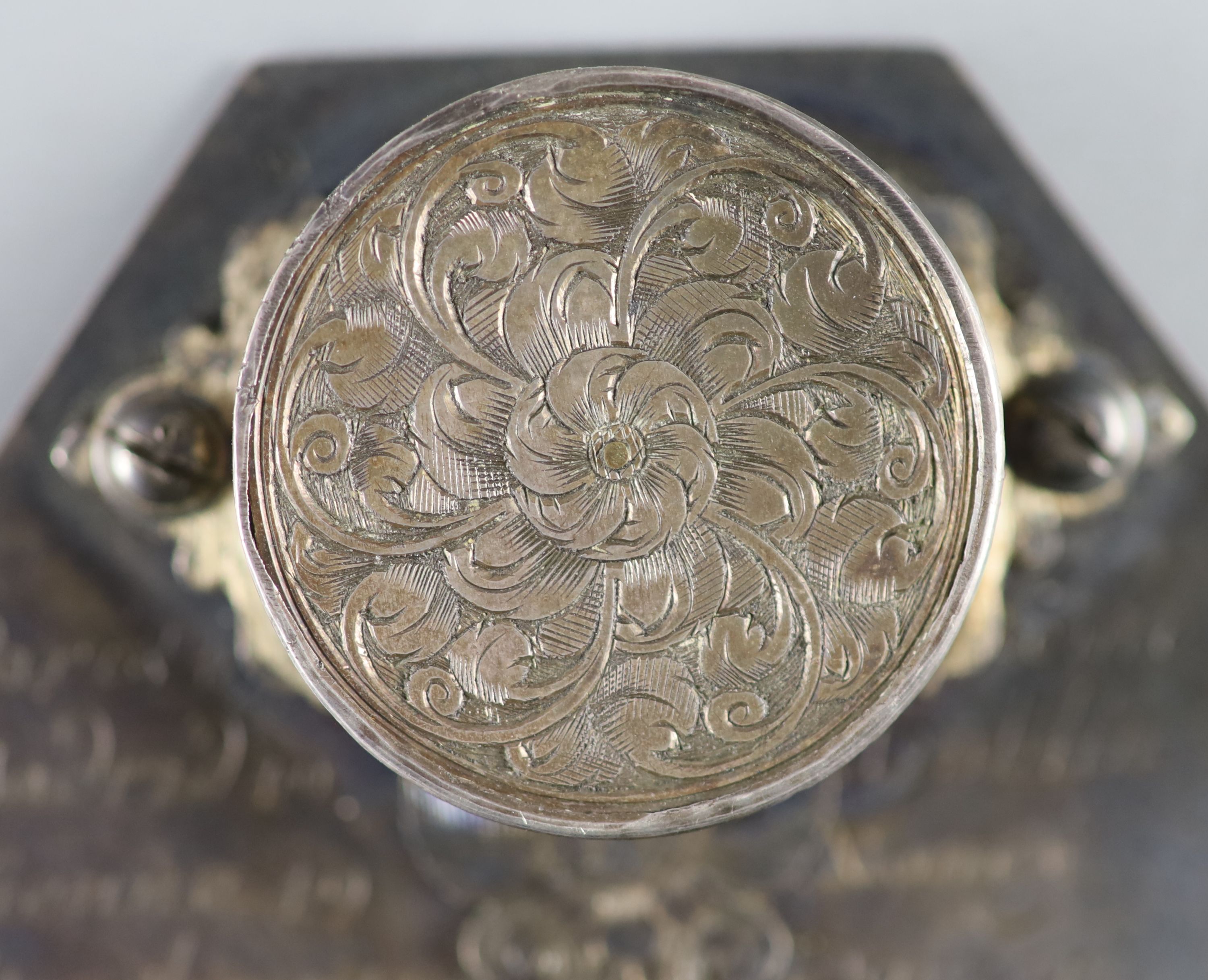 A cased French silver Butterfield-type pocket sundial / compass (scale) early 18th centuryInscribed - Image 4 of 7