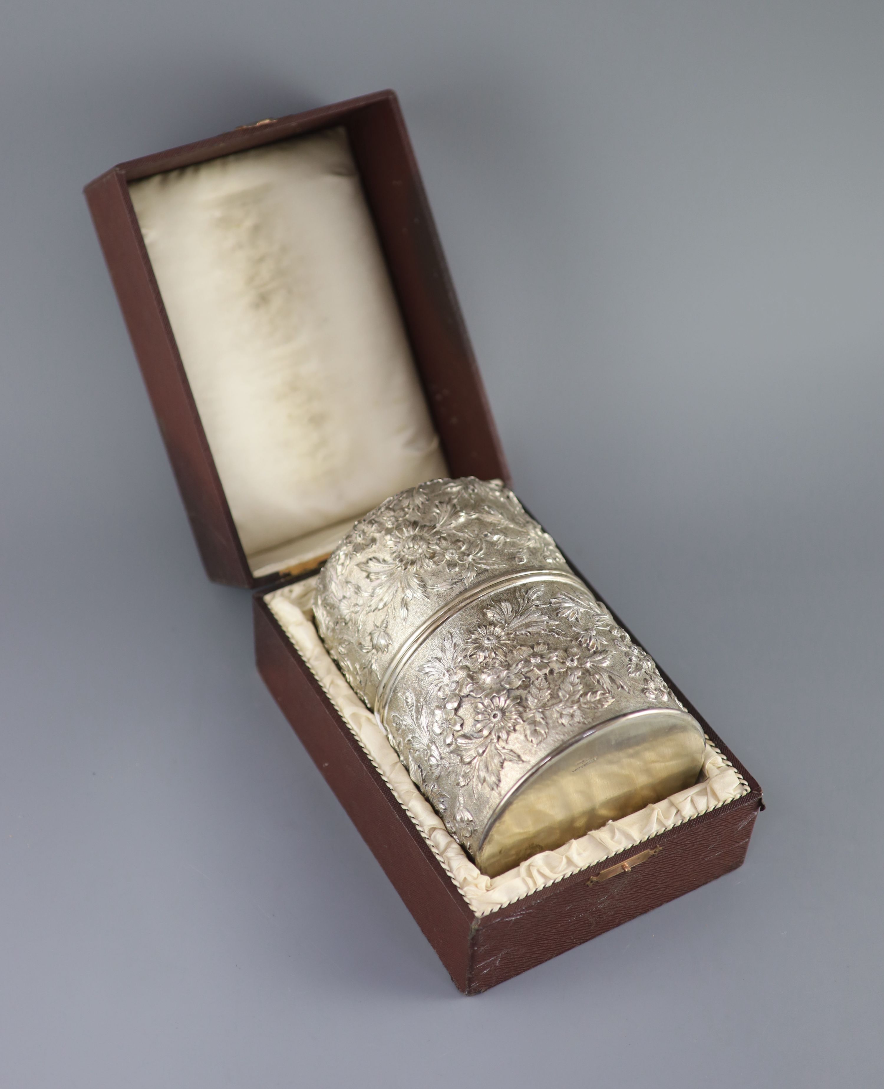 A cased late 19th/early 20th century American S.Kirk & Son Co. embossed sterling silver cylindrical - Image 6 of 6