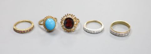 Five assorted modern 9ct gold and gem set rings including seven stone diamond chip ring, turquoise