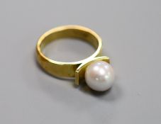 A modern 18ct and cultured pearl set dress ring, size M/N,gross 6.9 grams.