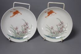 A pair of Chinese enamelled porcelain saucer dishes, diameter 14cm