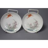 A pair of Chinese enamelled porcelain saucer dishes, diameter 14cm