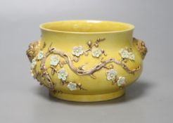 A Chinese yellow glazed censer, 7.5cm high