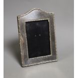 A George V silver mounted photograph frame, James Deakin & Sons, Sheffield, 1916, (a.f.),19.8cm.