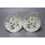 A pair of Chinese enamelled porcelain saucer dishes, 14cm diameter