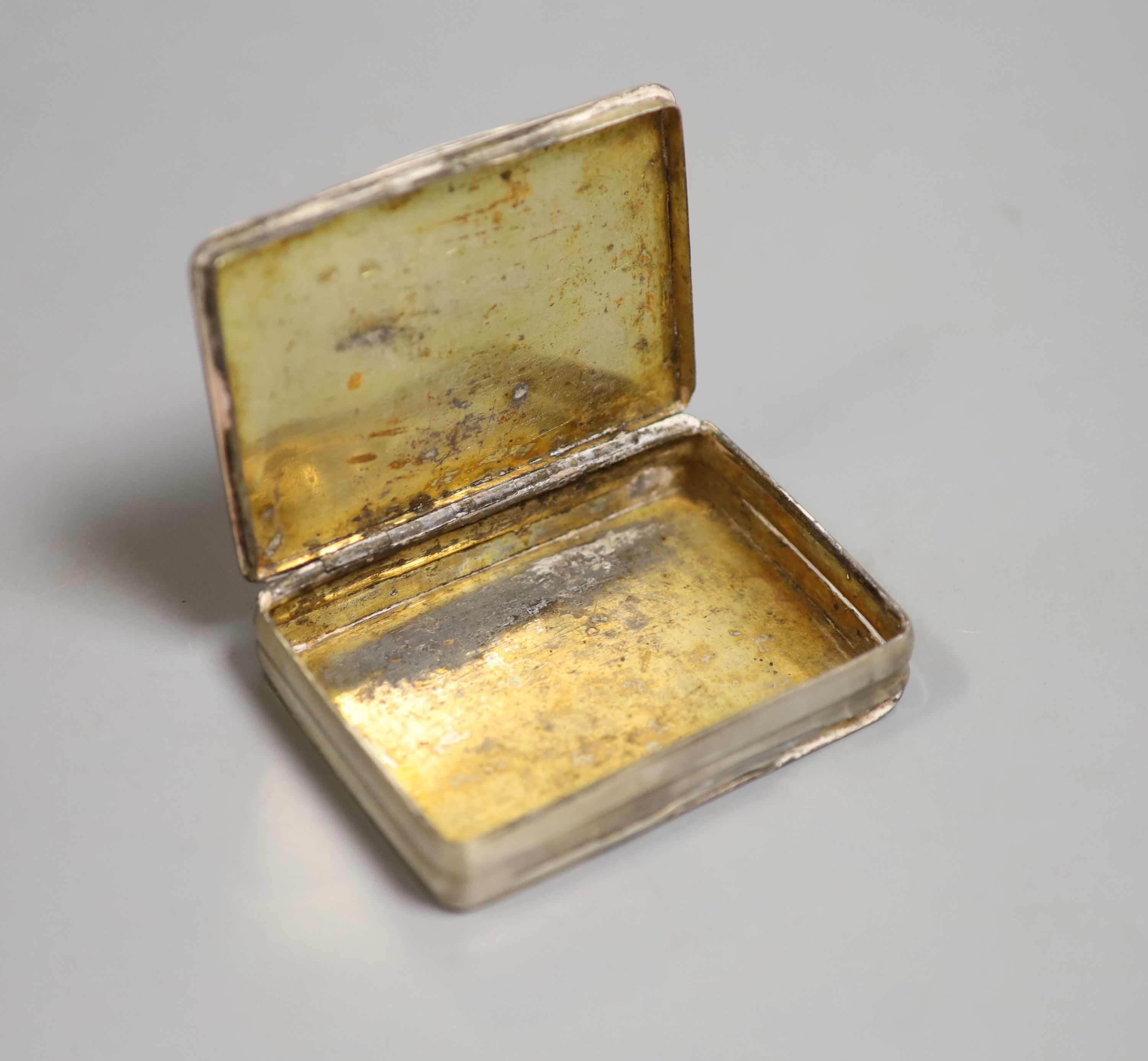 A late 19th/early 20th century Russian silver snuff box, 87mm, 100 grams, (a.f.). - Image 3 of 3