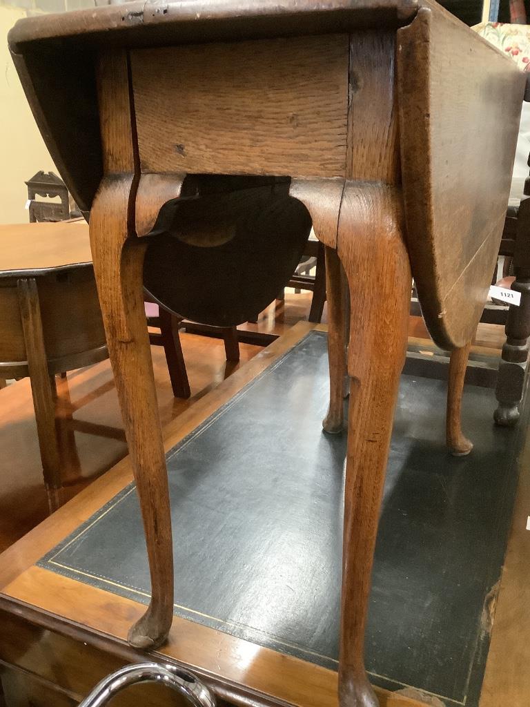 An early 18th century oak oval topped gateleg pad foot dining table, length 104cm extended, width - Image 3 of 3