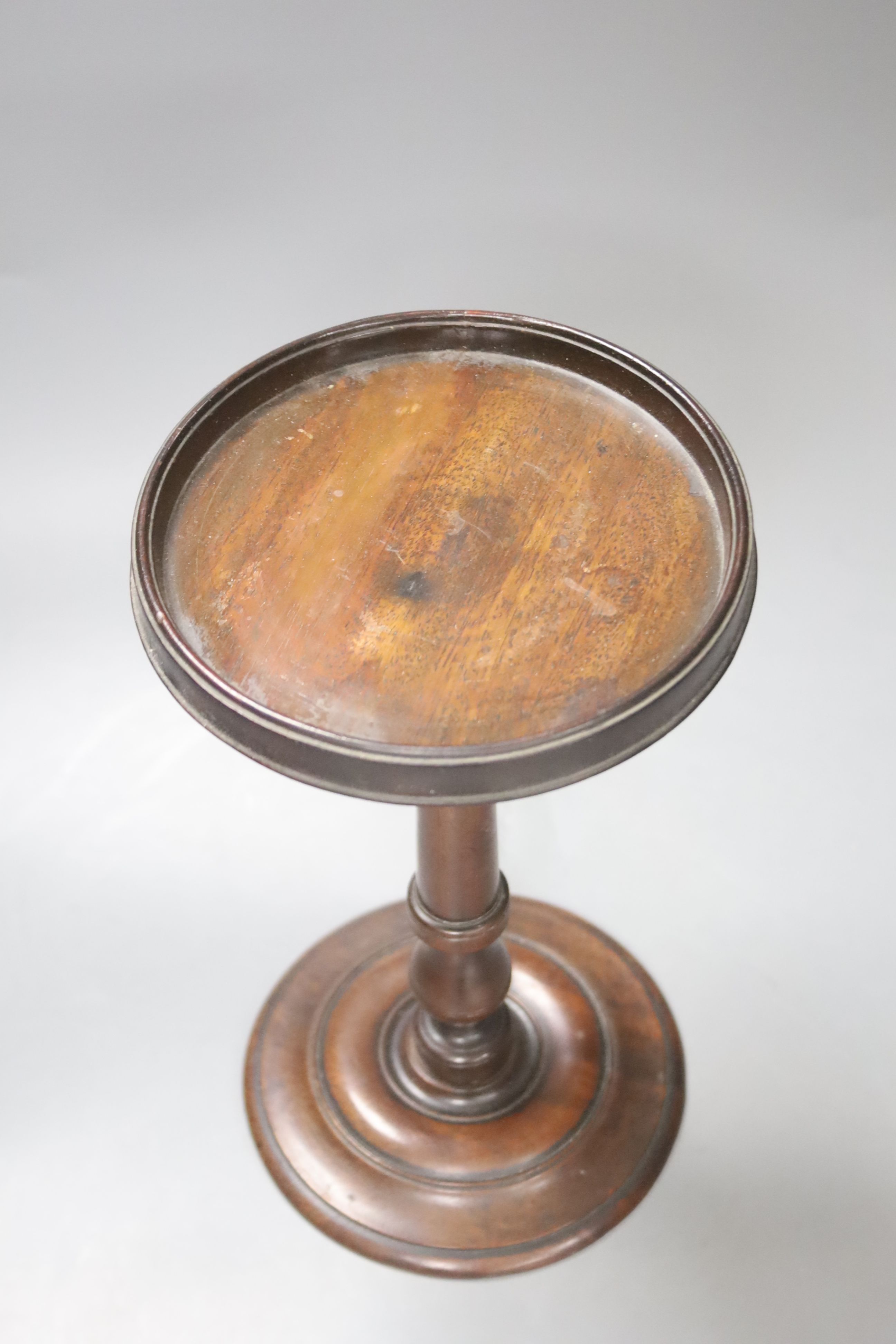 A mahogany candle stand, height 28cm - Image 2 of 4