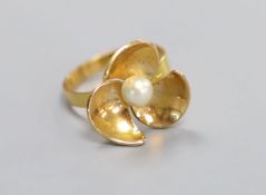 A modern 750 yellow metal and cultured pearl set dress ring, size R,gross 5.7 grams.