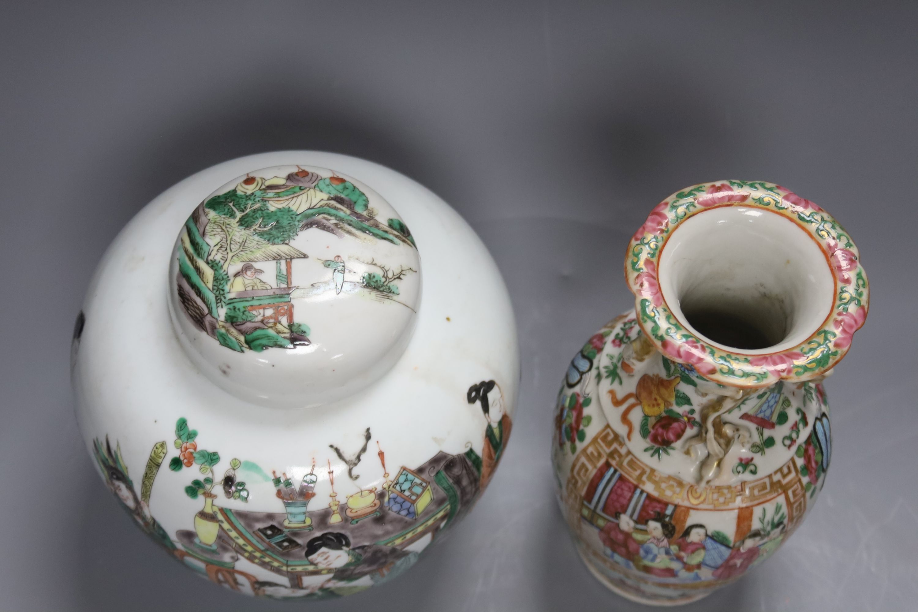 A Chinese famille verte jar and cover and a Canton famille rose vase, tallest 22cm - Image 3 of 4