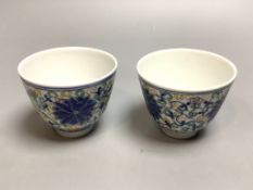 A pair of Chinese doucai cups, height 6cm