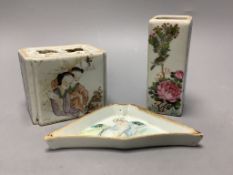 A Chinese famille rose double vase, a brushpot and a triangular dish, tallest 12cm