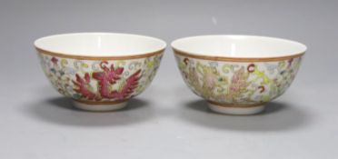 A pair of Chinese famille rose bowls, diameter 12cm