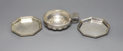 A pair of 1930's silver octagonal nut dishes, 83mm and a French white metal taste vin,gross 9oz.