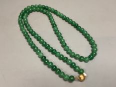 A single strand simulated jade bead necklace with 14k clasp,73cm.