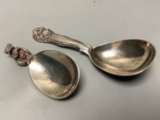 A modern silver caddy spoon, with squirrel handle, by Brian Leslie Fuller, London, 1985, 65mm and a