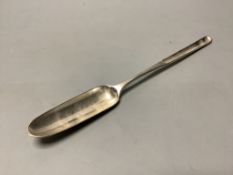 A George III silver marrow scoop, London, 1791,23cm, 53 grams.