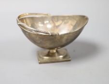 A George III silver boat shaped pedestal sugar basket, Robert Hennell, London, 1784,length 14.8cm,