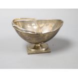 A George III silver boat shaped pedestal sugar basket, Robert Hennell, London, 1784,length 14.8cm,
