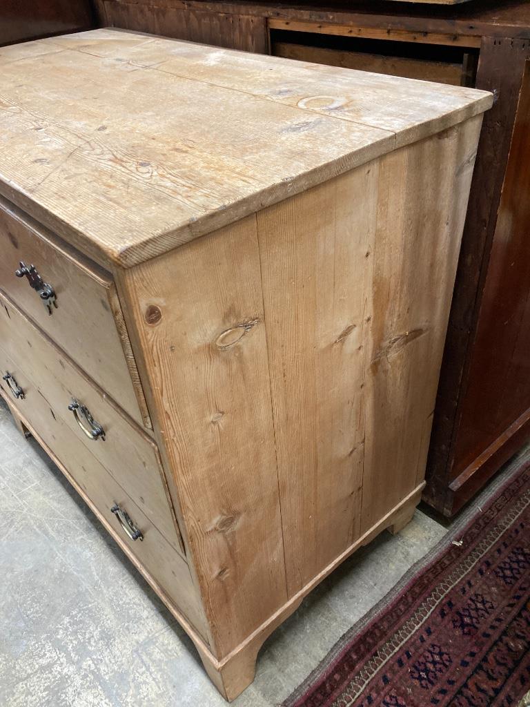 A Georgian pine chest of drawers, width 91cm depth 51cm height 85cm - Image 3 of 4