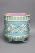 A George Jones majolica jardiniereDecorated with hummingbirds and flowers29cm