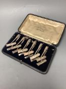 A cased set of six Edwardian silver asparagus tongs, George Howson, Sheffield, 1903,85mm.