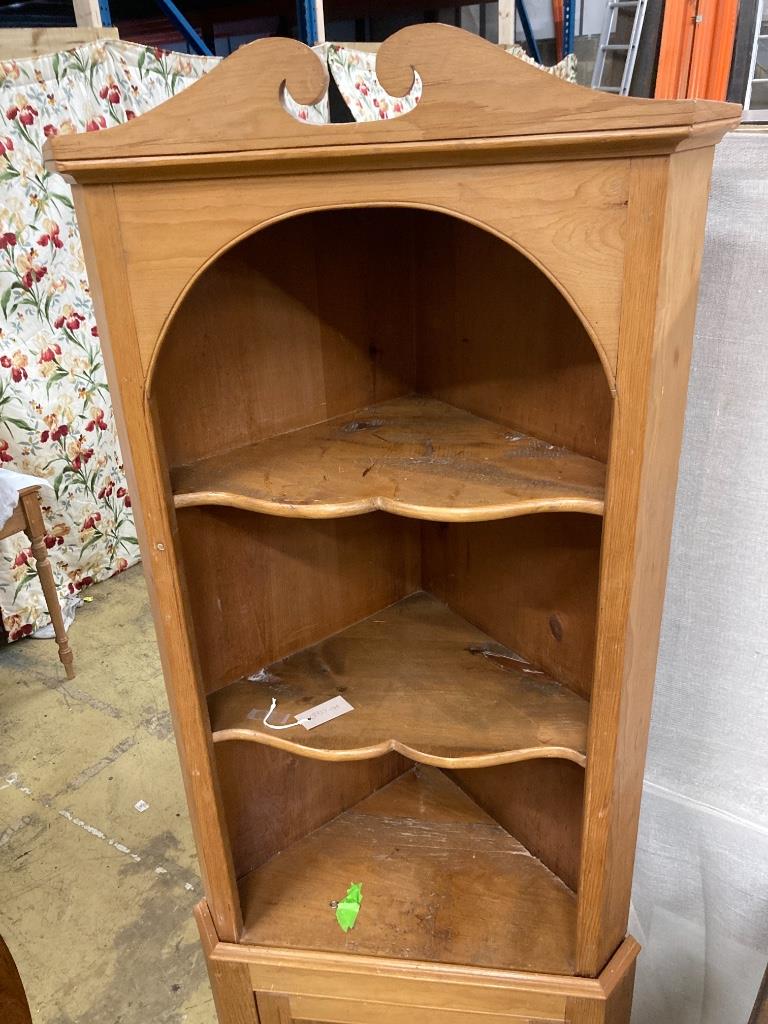 A pine standing corner cabinet, height 180cm - Image 3 of 3