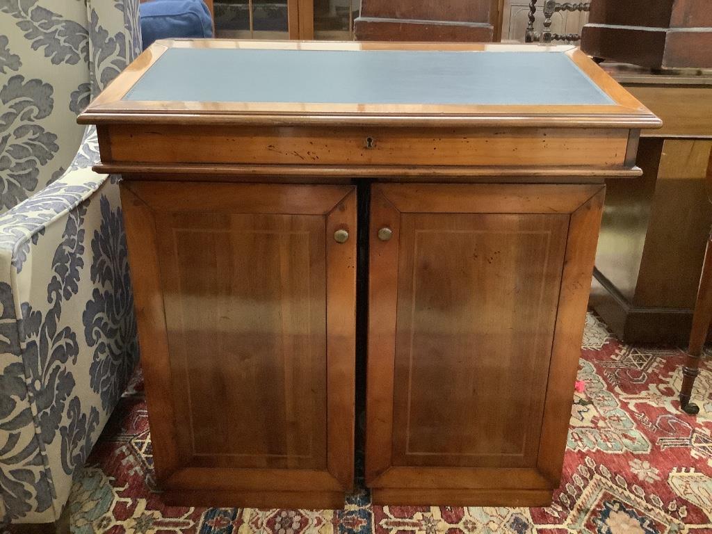 A Victorian style mahogany traveller's desk, width 82cm (closed), depth 49cm, height 84cm