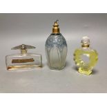 A Baccart Le Parfum D'Antoni bottle, a Lalique Nina Ricci bottle and a 'Paradis' scent bottle