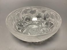 A Lalique 'Pinsons' pattern bowl, decorated with chaffinches among serrated leaves,etched signature