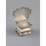 An early 20th century Russian 84 zolotnik silver salt throne,with engraved decoration, 1908-1917