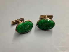 A pair of Chinese 14K gold and green jade oval cufflinks,21mm, gross 9.4 grams.