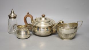A George V silver teapot, Birmingham, 1913, a similar cream jug and sugar bowl and a silver mounted