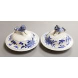 A pair of 19th century Chinese blue and white vase covers, diameter 10cm