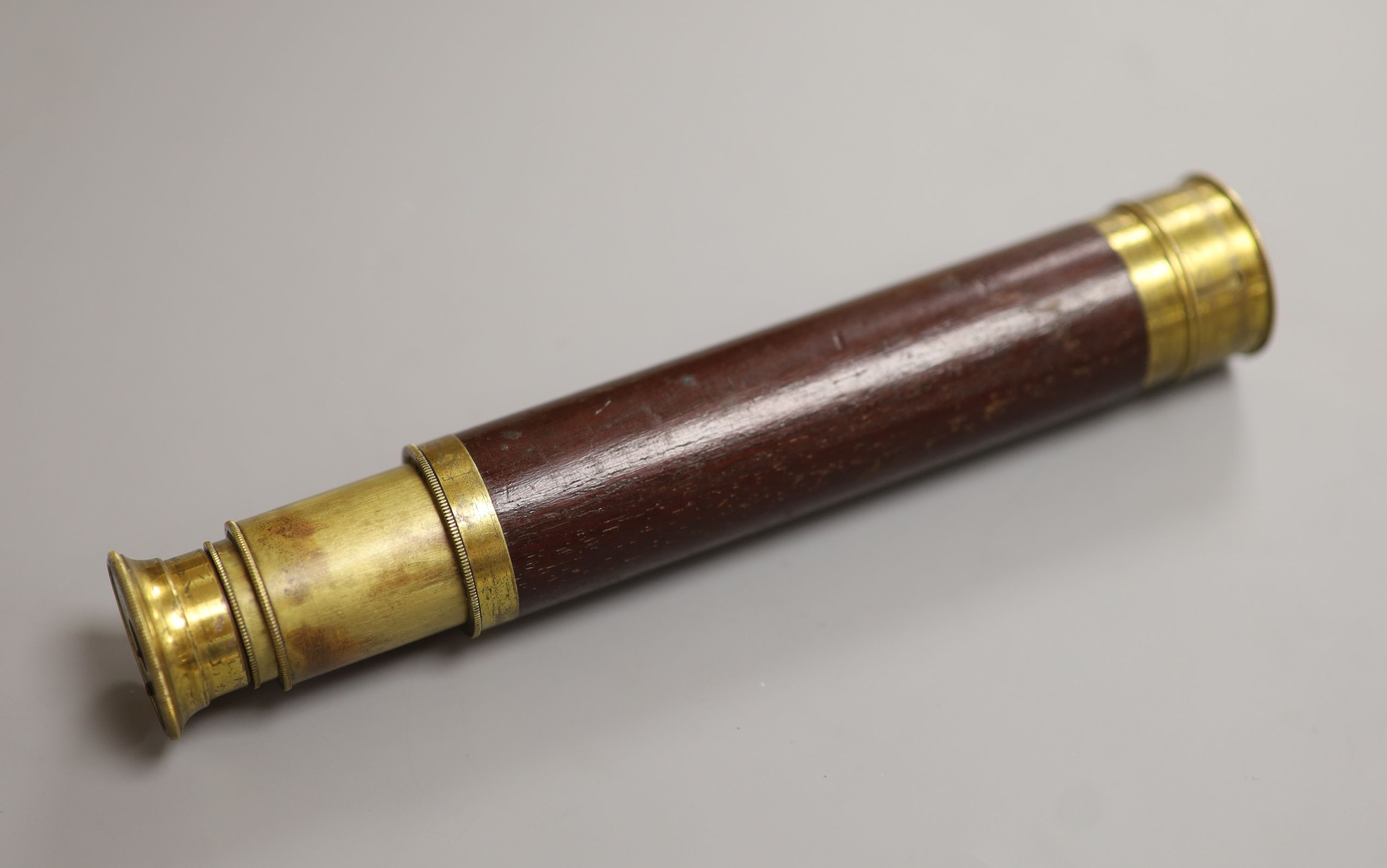 An early 20th century brass and mahogany three drawer telescope, overall length 40.5cm extended - Image 2 of 4