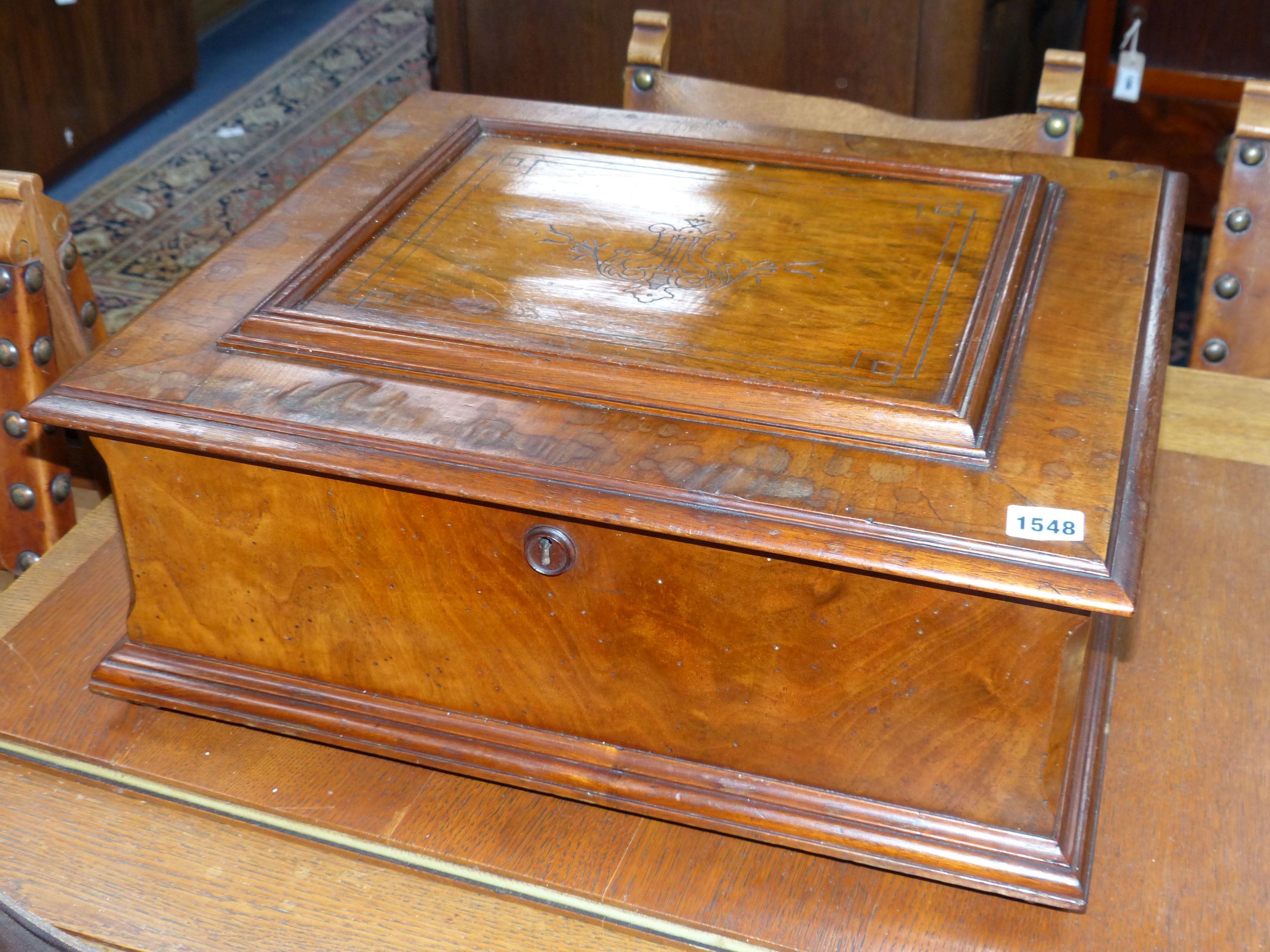 A large Polyphon walnut table top musical box, playing thirty 39.5cm discs - Image 2 of 3