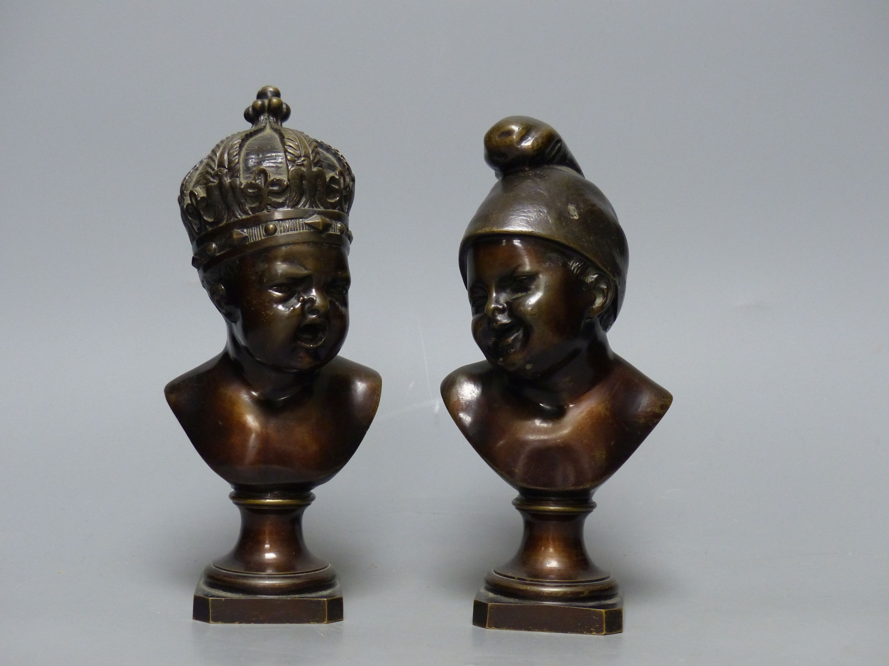 A small bronze bust of a child wearing a crown and another small bronze bust of a child, tallest - Image 2 of 5