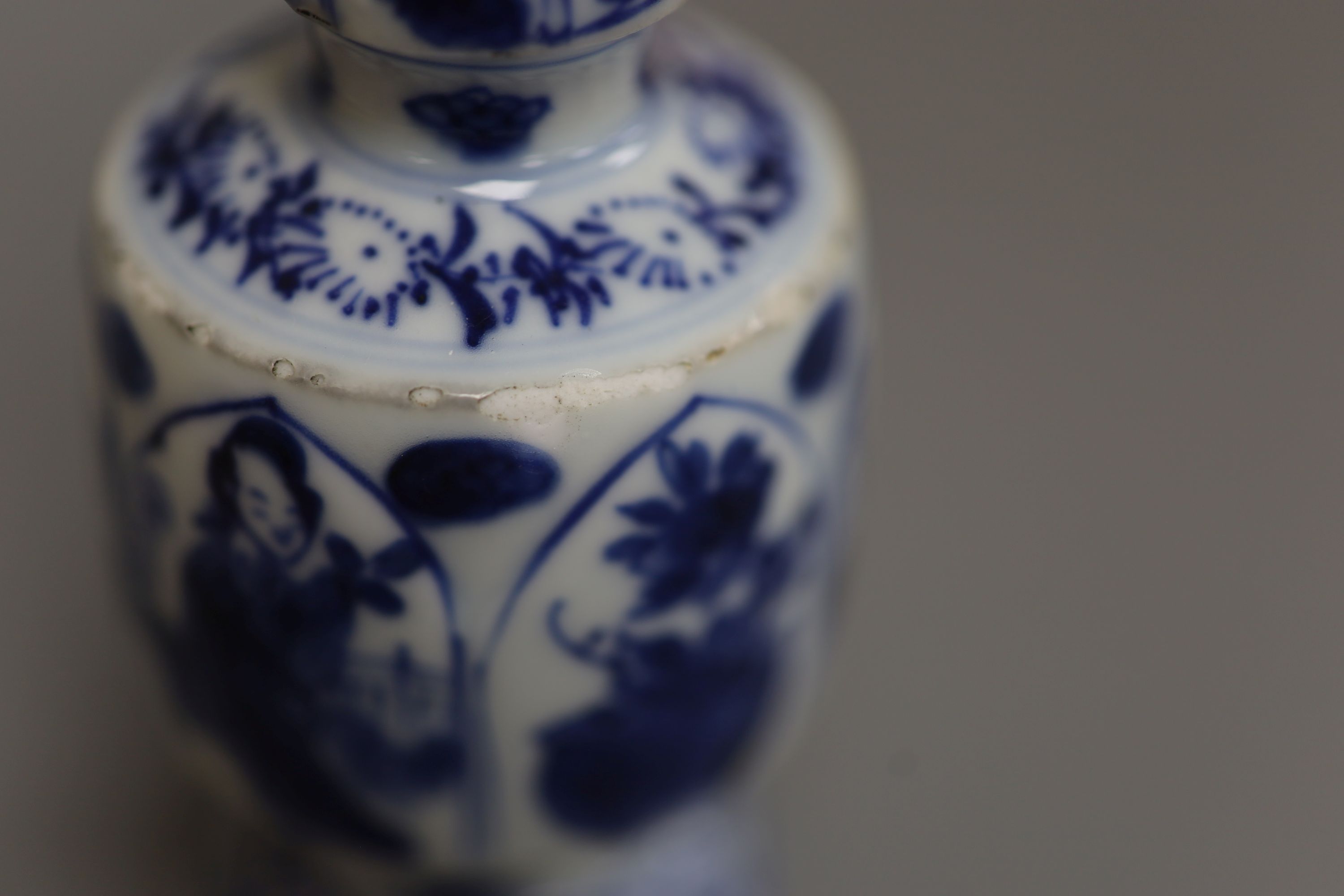 A Chinese Kangxi blue and white vase, ‘Jade’ mark to base, height 13cm - Image 4 of 7