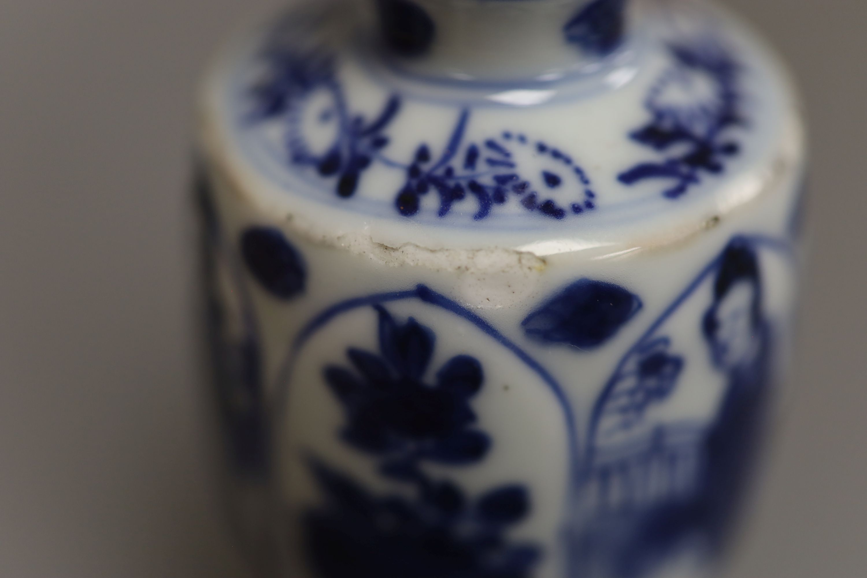 A Chinese Kangxi blue and white vase, ‘Jade’ mark to base, height 13cm - Image 6 of 7