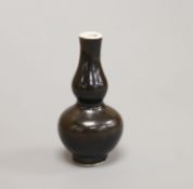 A Chinese Vungtao cargo black glaze miniature double gourd vase, height 7cm