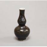 A Chinese Vungtao cargo black glaze miniature double gourd vase, height 7cm