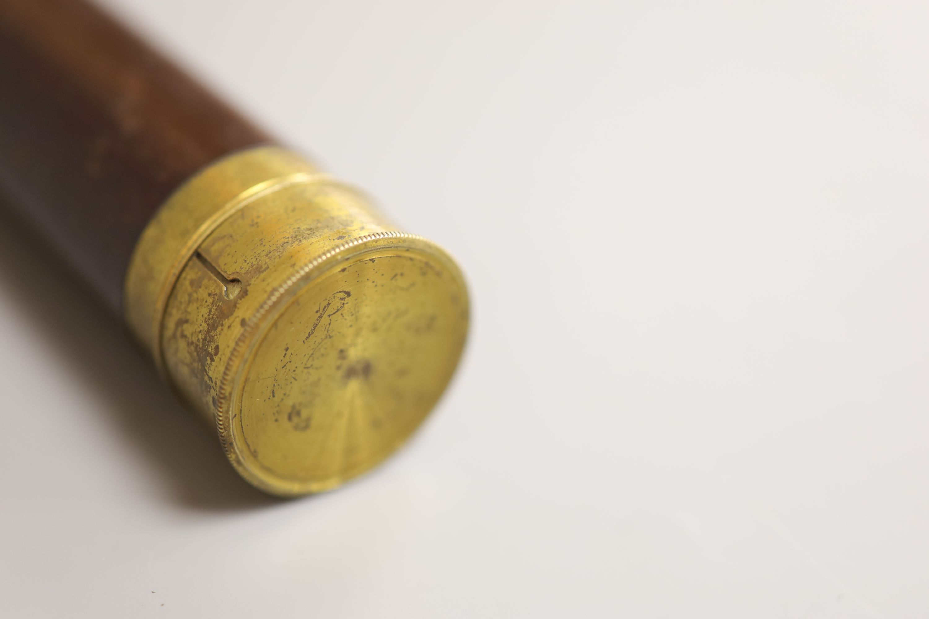 An early 20th century brass and mahogany three drawer telescope, overall length 40.5cm extended - Image 4 of 4