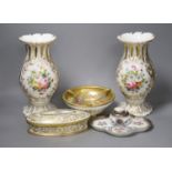 A Paris porcelain box and cover, c.1890, a pair Paris porcelain vases, a similar ‘fantastic birds’