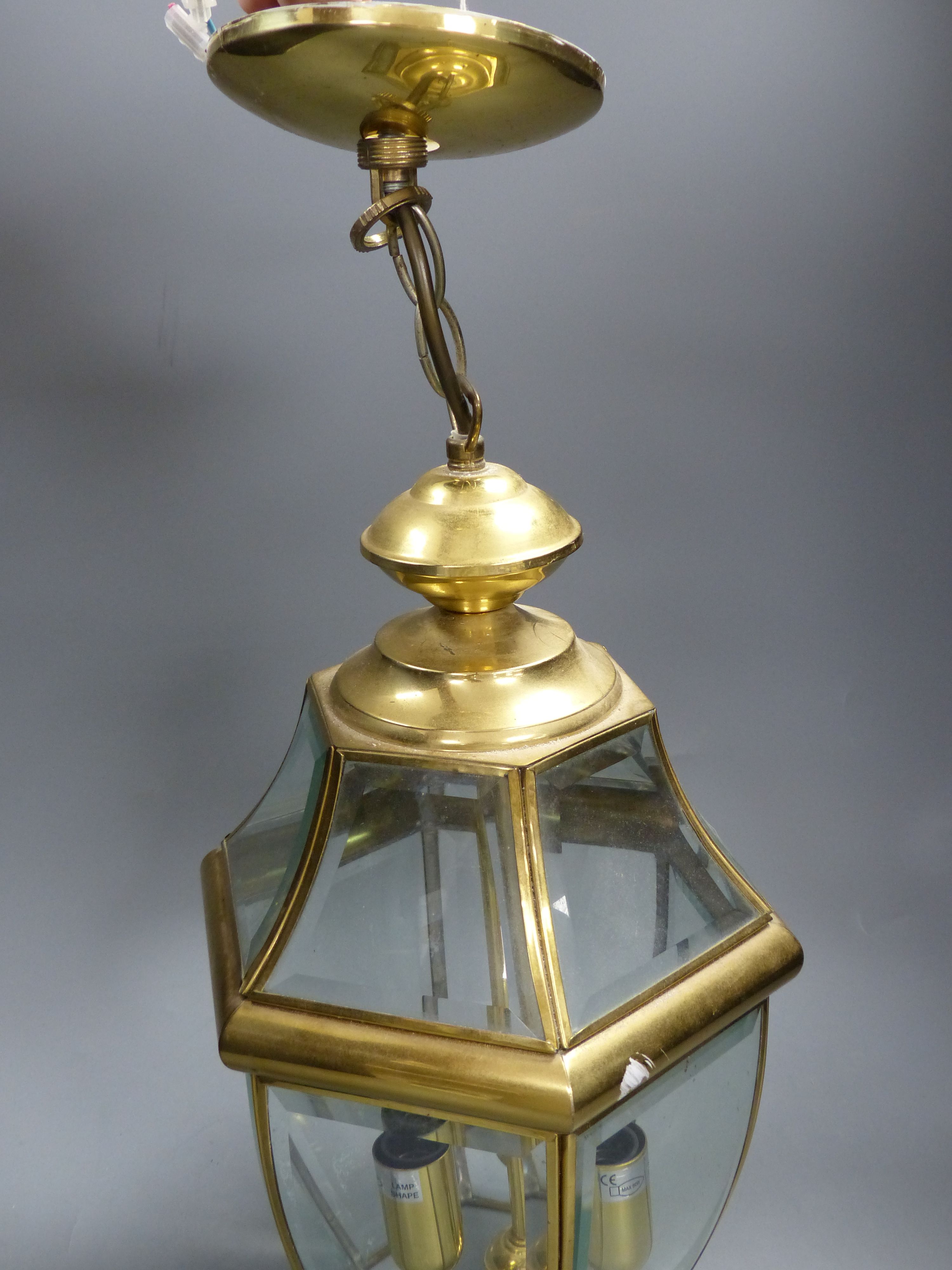 A hexagonal gilt metal and glass hall lantern - Image 3 of 3