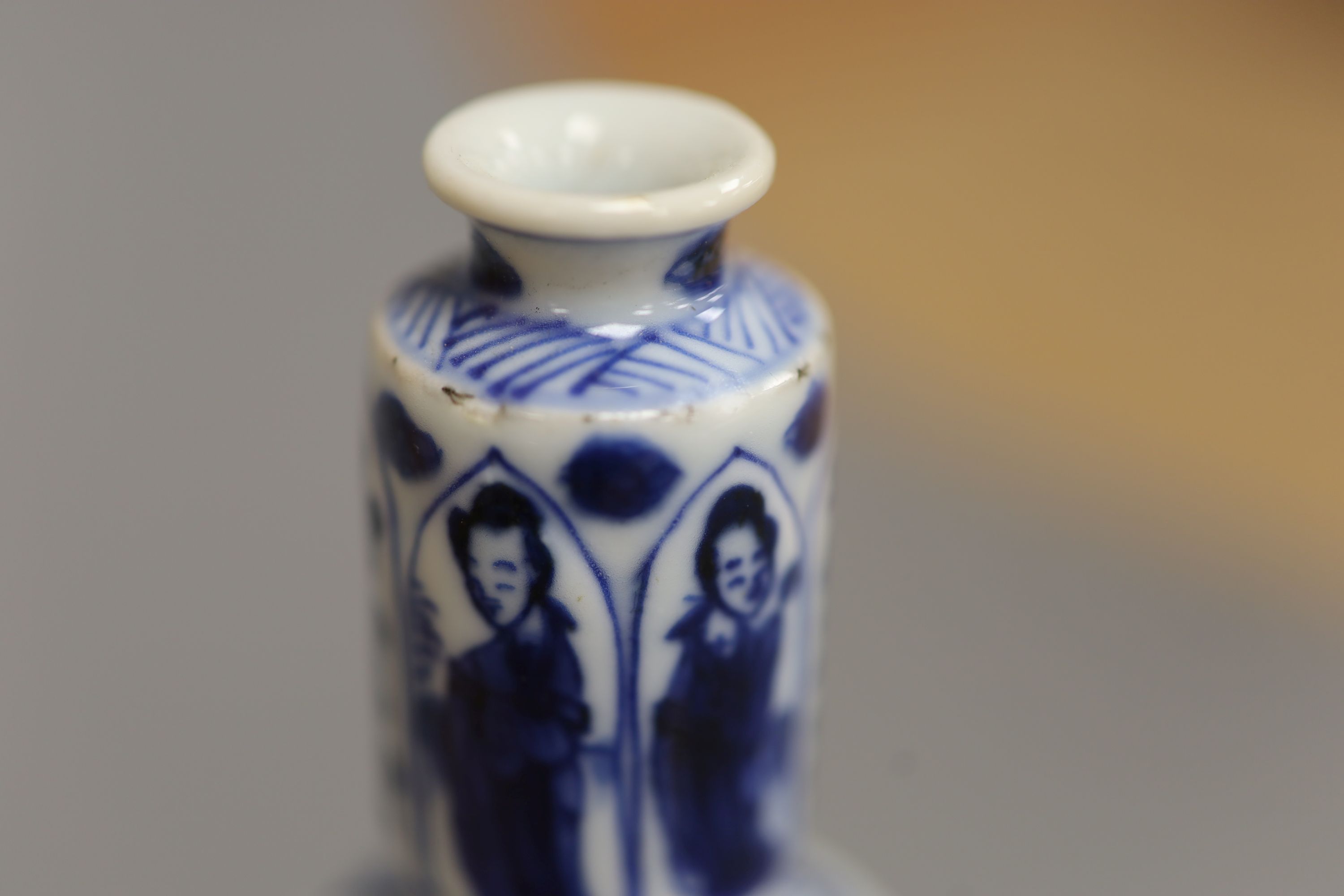 A Chinese Kangxi blue and white vase, ‘Jade’ mark to base, height 13cm - Image 5 of 7