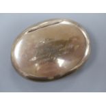 An Edwardian silver oval tobacco box, with engraved inscription, Chester, 1905, 9.7mm, 94 grams.