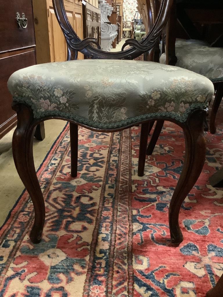 A set of four Victorian walnut balloon back dining chairs - Image 3 of 3