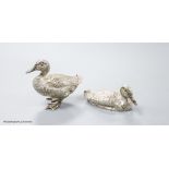 Two modern silver miniature model ducks, C.F.H & Co, London, 1992, tallest 54mm, 159 grams.